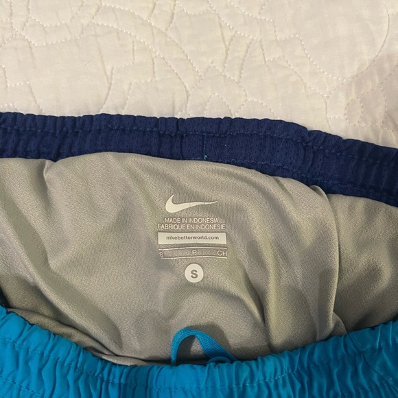 Nike blue shorts size small - Picture 3 of 3